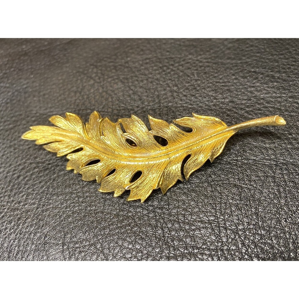 Vintage Leaf Signed CORO 1961 Brush Texture Gold Tone Pin Brooch Simply Elegant